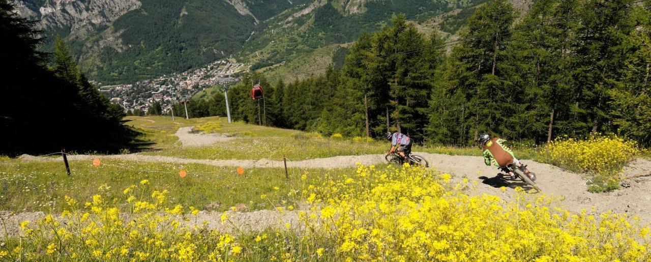 Residence La Tana del Ghiro Bardonecchia Exterior foto